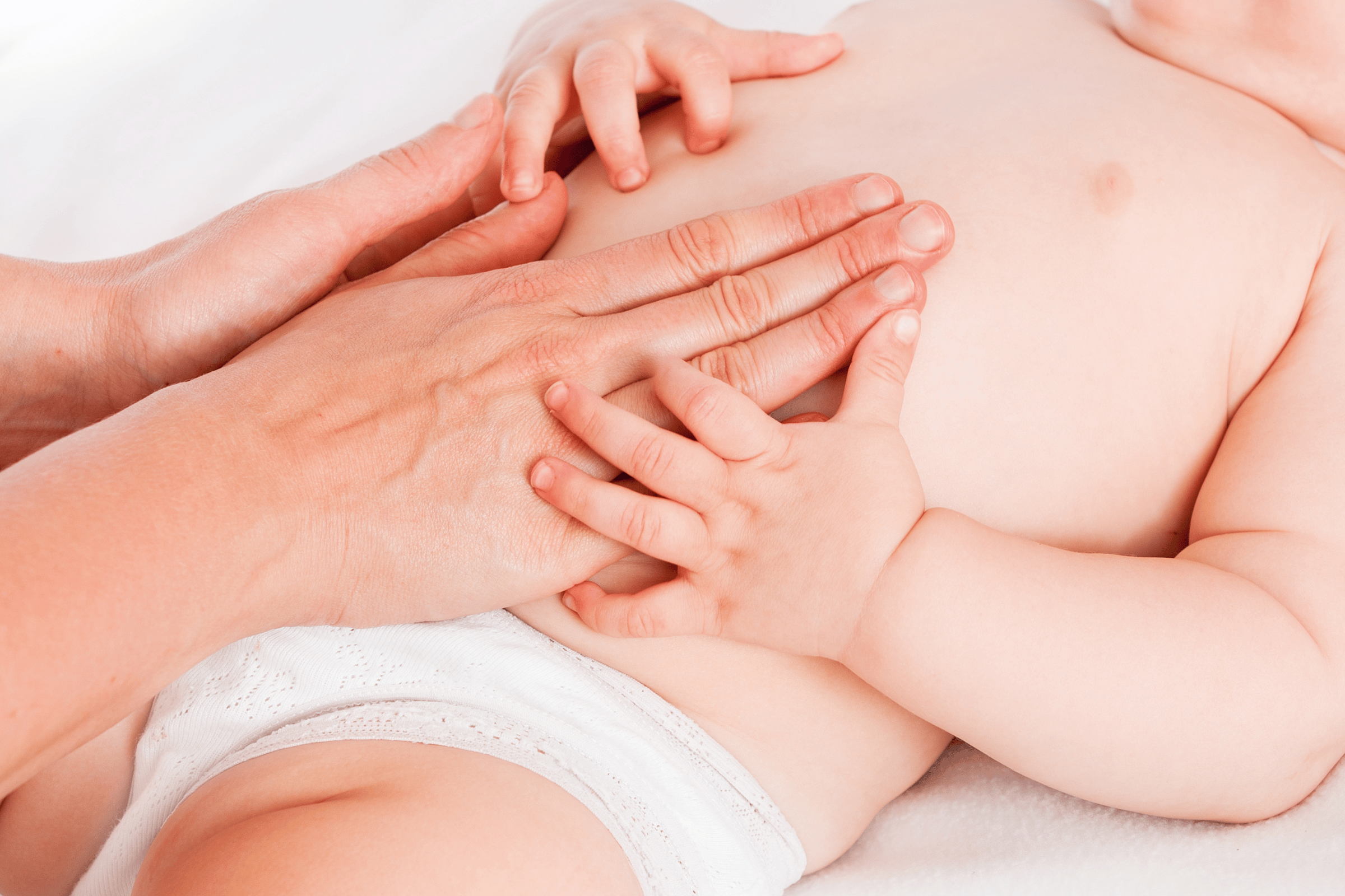 8 astuces pour soulager les coliques de votre bébé – Maman Zen